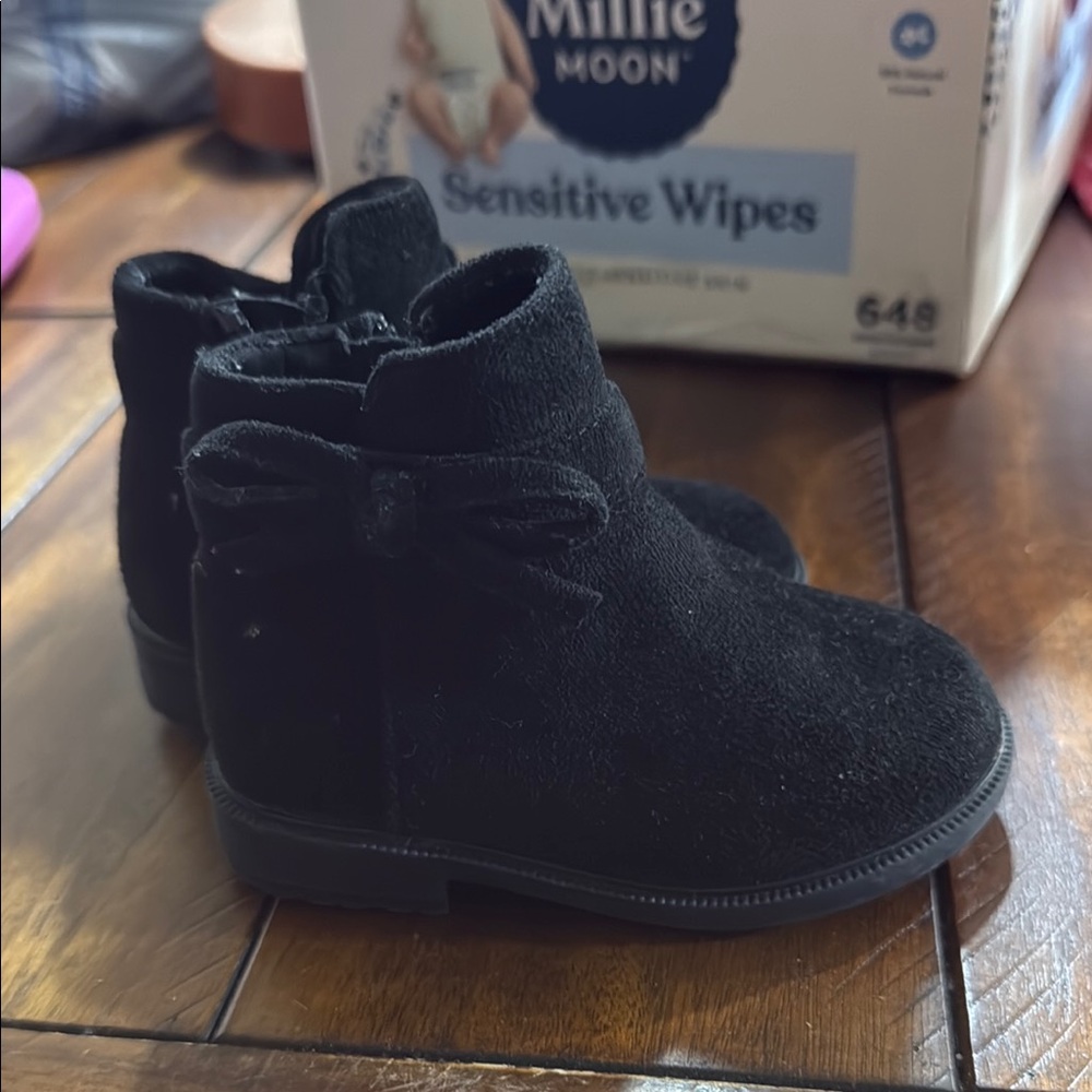 Sleek Black Boots with Durable Design